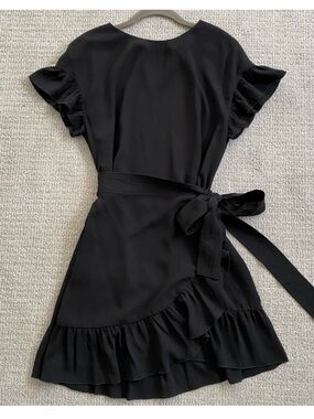 Aritzia Wilfred Ninette Wrap Mini Dress. XS.